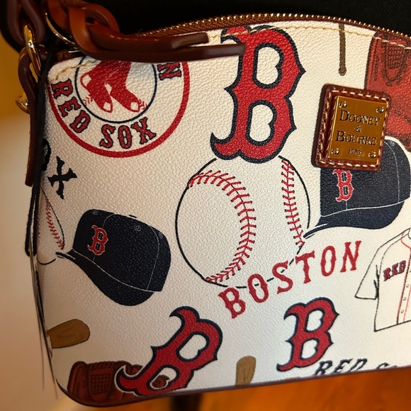 ⚾️Dooney and Bourke Boston Red Sox Crossbody Bag - Picture 4 of 10